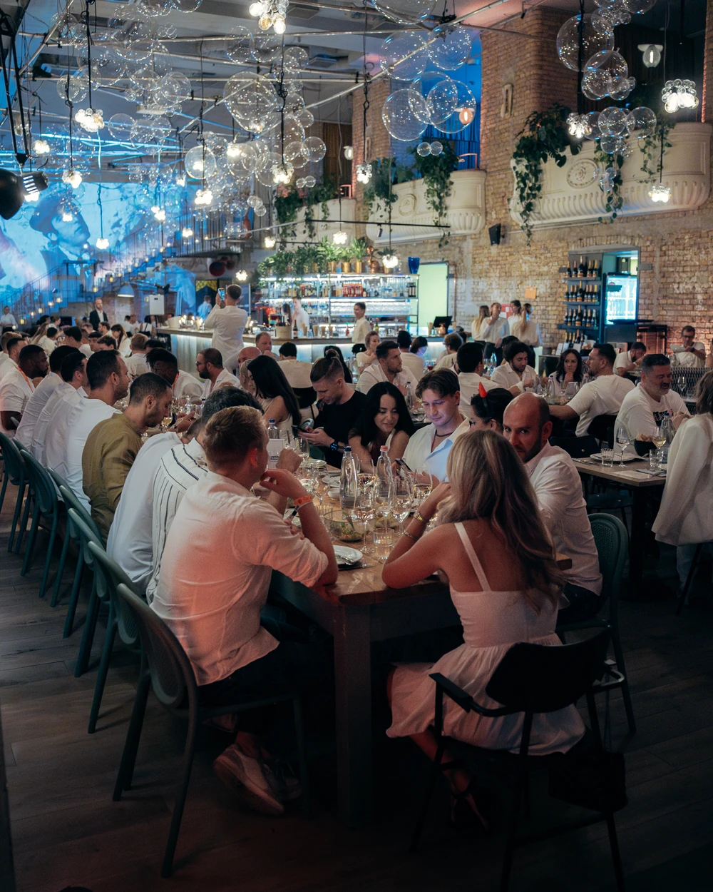 EXCLUSIVE DINNERS EVERY NIGHT